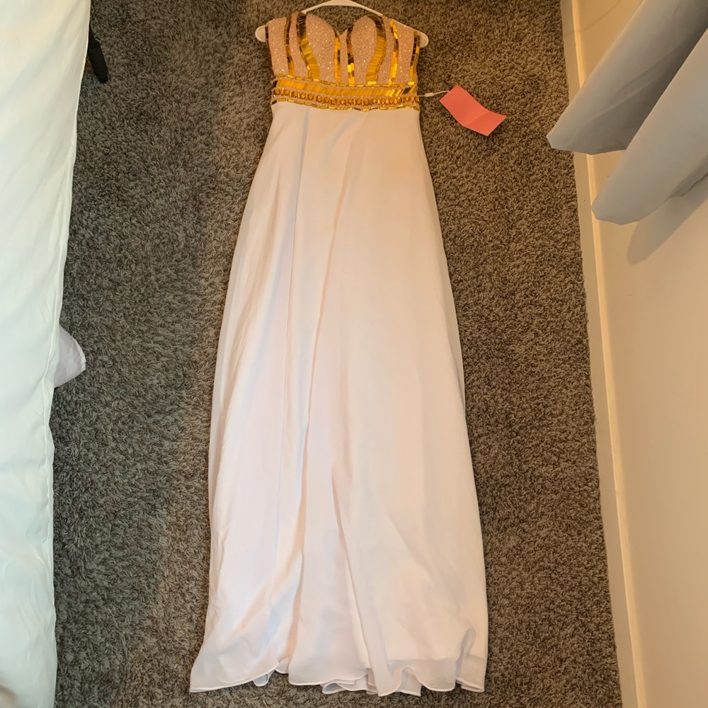 White and Good Flowy Dress